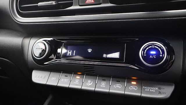 Hyundai KONA 1.6 h-GDi Premium SUV 5dr Petrol Hybrid DCT Euro 6 (s/s) (141 ps) White