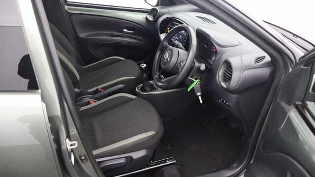 Toyota Aygo X 1.0 VVT-i Edge Hatchback 5dr Petrol Manual Euro 6 (s/s) (72 ps)