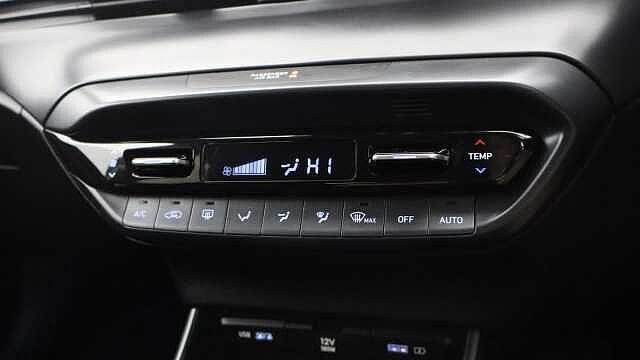 Hyundai BAYON 1.0 T-GDi MHEV Premium SUV 5dr Petrol Hybrid DCT Euro 6 (s/s) (100 ps) Blue