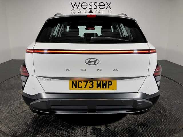 Hyundai KONA Advance Auto White
