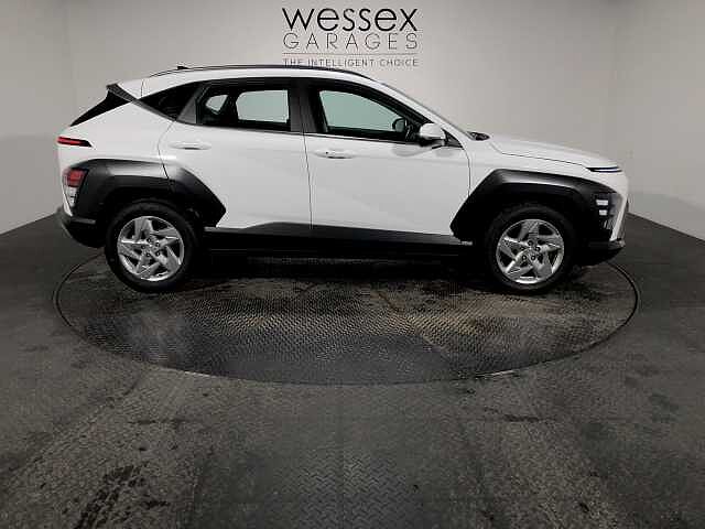 Hyundai KONA Advance Auto White