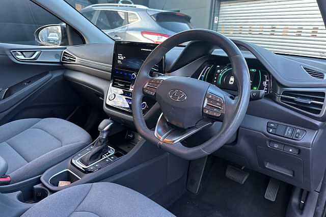 Hyundai IONIQ 1.6 GDi Hybrid Premium 5dr DCT Black