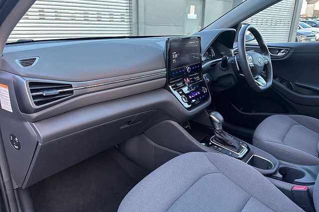 Hyundai IONIQ 1.6 GDi Hybrid Premium 5dr DCT Black
