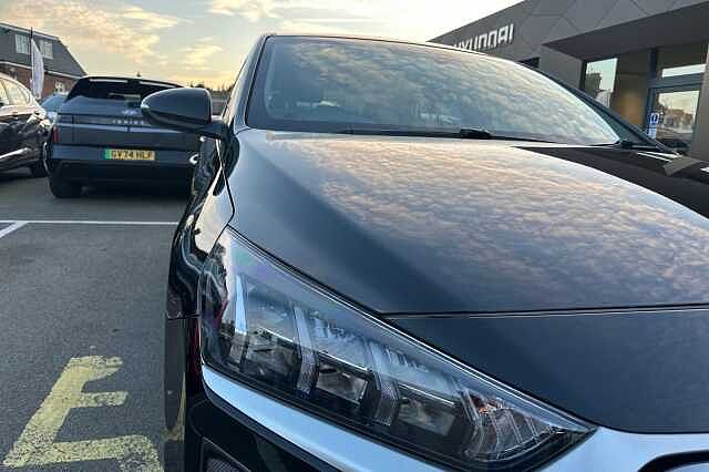 Hyundai IONIQ 1.6 GDi Hybrid Premium 5dr DCT Black