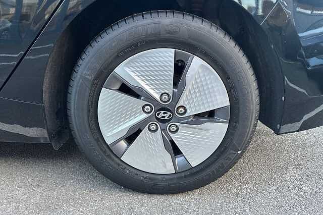 Hyundai IONIQ 1.6 GDi Hybrid Premium 5dr DCT Black