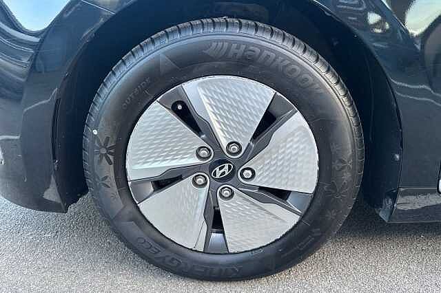 Hyundai IONIQ 1.6 GDi Hybrid Premium 5dr DCT Black
