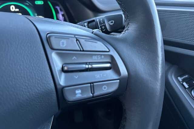 Hyundai IONIQ 1.6 GDi Hybrid Premium 5dr DCT Black