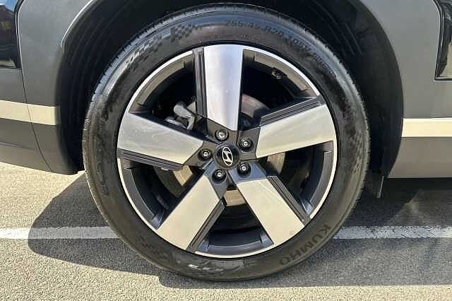 Hyundai SANTA FE 1.6 TGDi Plug-in Hybrid Ultimate 5dr 4WD Auto Black
