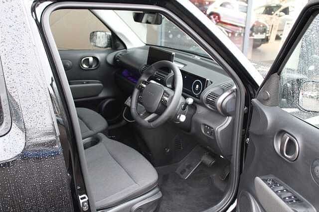 Hyundai INSTER 02 49kWh Abyss Black