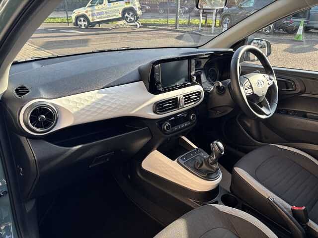 Hyundai I10 Premium 1.0 AMT Mangrove Green