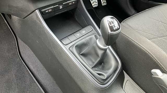 Hyundai BAYON 1.0 TGDi 48V MHEV SE Connect 5dr Petrol Hatchback Green