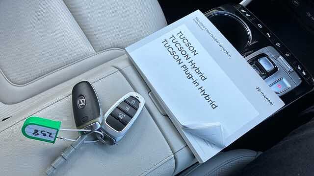 Hyundai TUCSON 1.6 TGDi Hybrid 230 Ultimate 5dr 2WD Auto Hybrid Estate White