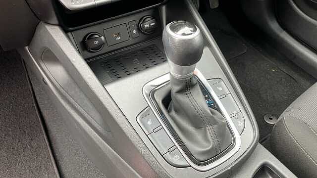 Hyundai KONA 1.6 GDi Hybrid Premium 5dr DCT Hybrid Hatchback Black