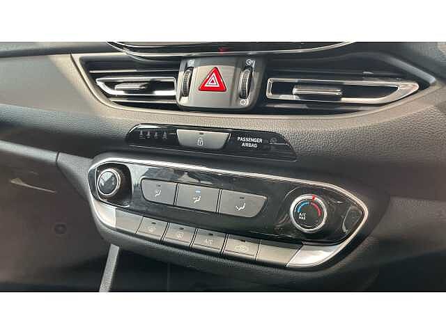 Hyundai I30 I30 1.0T GDi SE Connect 5dr Red