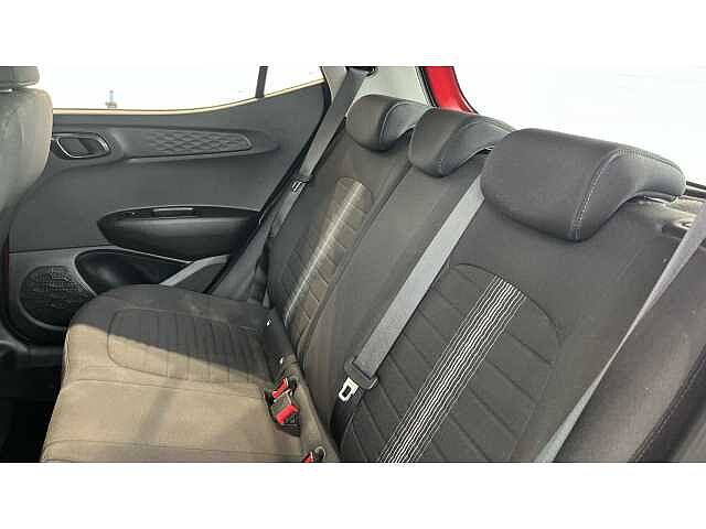 Hyundai I10 I10 1.0 MPi SE Connect 5dr Auto Red