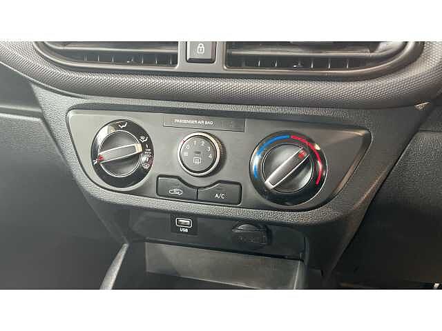 Hyundai I10 I10 1.0 MPi SE Connect 5dr Auto Red