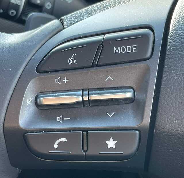 Hyundai KONA 1.6 GDi Hybrid SE Connect 5dr DCT Red