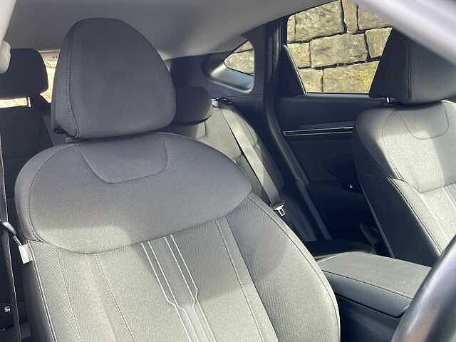 Hyundai TUCSON 1.6 TGDi Hybrid 230 SE Connect 5dr 2WD Auto Black