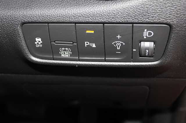 Hyundai KONA 1.6 GDi Hybrid Premium 5dr DCT Red