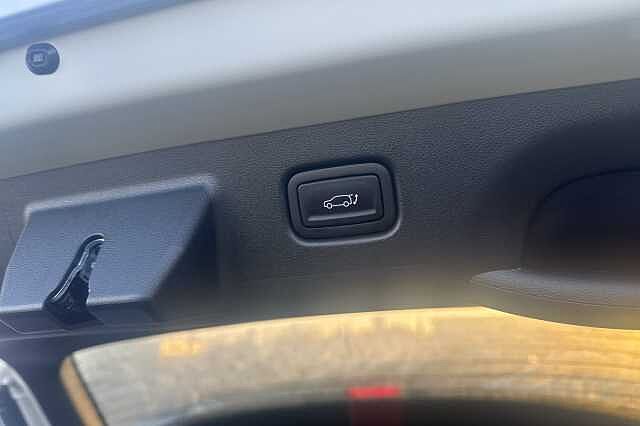 Hyundai KONA 1.6 Hybrid 129 Ultimate 5dr DCT White