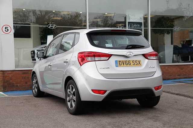 Hyundai IX20 1.6 CRDi SE Blue Drive 5 Door Silver