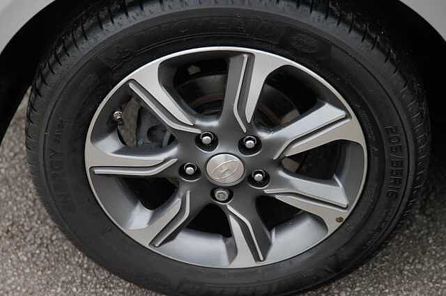 Hyundai IX20 1.6 CRDi SE Blue Drive 5 Door Silver