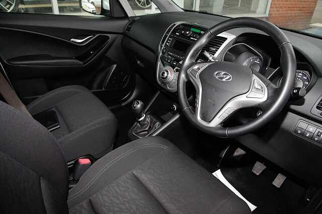 Hyundai IX20 1.6 CRDi SE Blue Drive 5 Door Silver