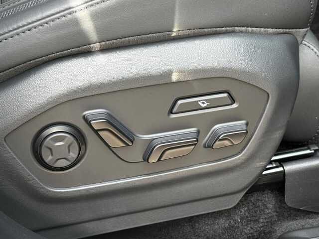 Hyundai SANTA FE 1.6 T-GDi 13.8kWh Calligraphy Auto 4WD Euro 6 (s/s) 5dr (7Seat) Magnetic Grey