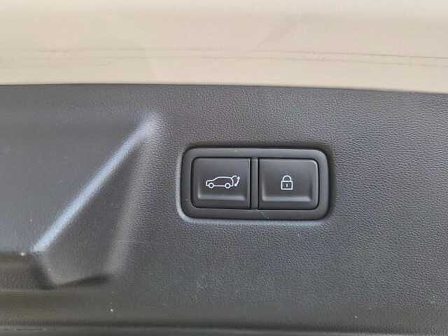 Hyundai SANTA FE 1.6 T-GDi 13.8kWh Calligraphy Auto 4WD Euro 6 (s/s) 5dr (7Seat) White