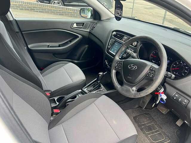 Hyundai I20 1.0 T-GDi SE Hatchback 5dr Petrol DCT Euro 6 (s/s) (100 ps) White