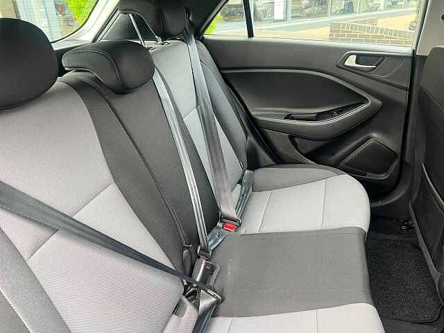 Hyundai I20 1.0 T-GDi SE Hatchback 5dr Petrol DCT Euro 6 (s/s) (100 ps) White