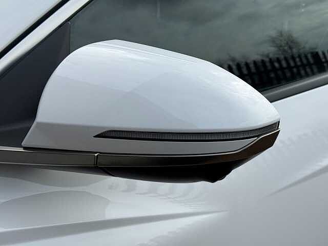Hyundai TUCSON 1.6T Hybrid Ultimate 5dr Auto Serenity White