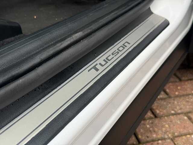Hyundai TUCSON 1.6T Hybrid Ultimate 5dr Auto Serenity White
