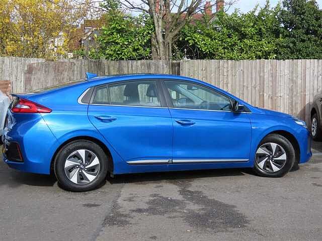 Hyundai Ioniq 1.6 GDi Hybrid Premium SE 5dr DCT