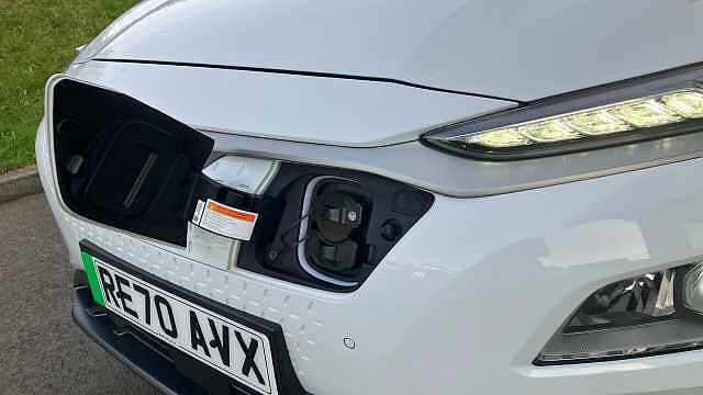 Hyundai KONA 150kW Premium 64kWh 5dr Auto Electric Hatchback White
