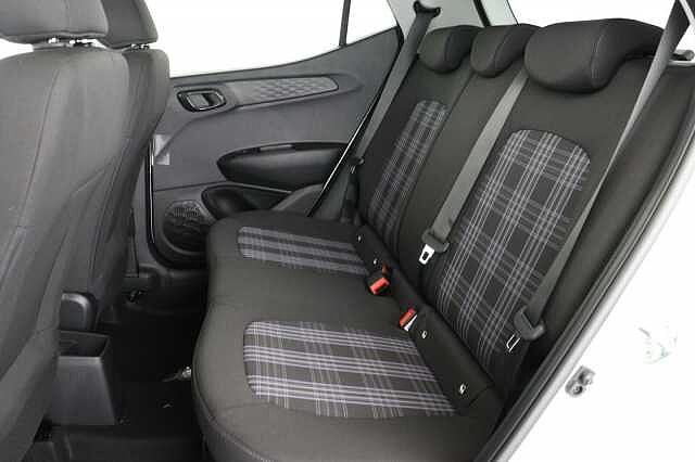 Hyundai I10 1.2 [79] Premium 5dr Auto [Nav] Special solid paint - Atlas white