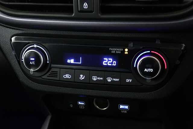 Hyundai I10 1.2 [79] Premium 5dr Auto [Nav] Special solid paint - Atlas white