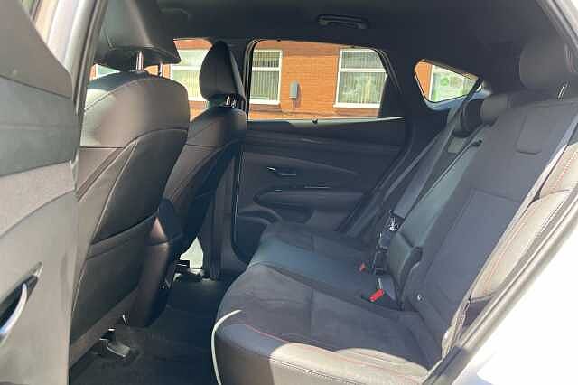 Hyundai TUCSON 1.6T Plug-in Hybrid N Line 5dr Auto White