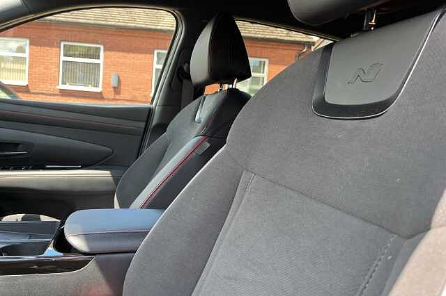 Hyundai TUCSON 1.6T Plug-in Hybrid N Line 5dr Auto White