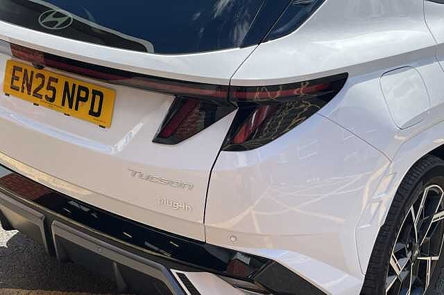 Hyundai TUCSON 1.6T Plug-in Hybrid N Line 5dr Auto White