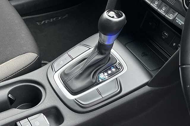 Hyundai KONA 1.6 GDi Hybrid Premium 5dr DCT White