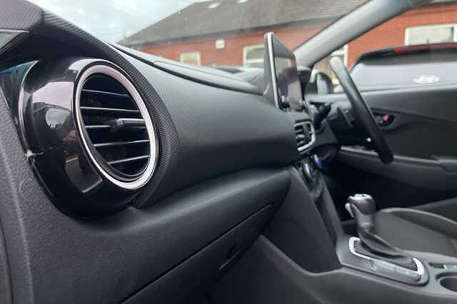 Hyundai KONA 1.6 GDi Hybrid Premium 5dr DCT White