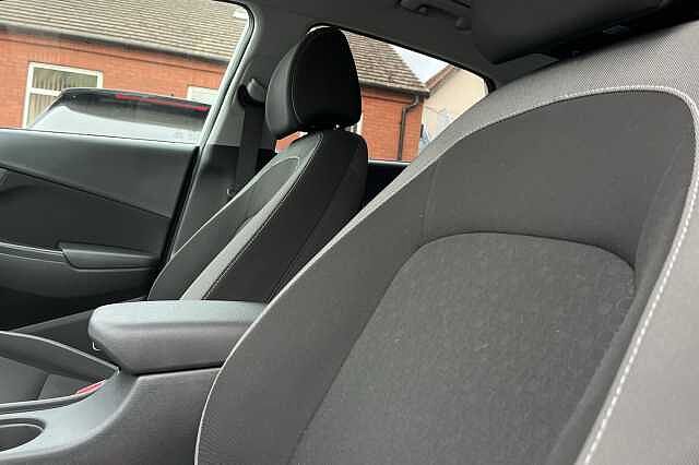 Hyundai KONA 1.6 GDi Hybrid Premium 5dr DCT White
