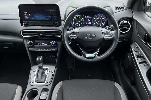 Hyundai KONA 1.6 GDi Hybrid Premium 5dr DCT White