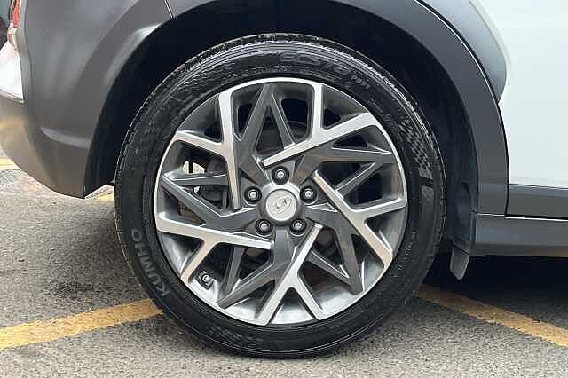 Hyundai KONA 1.6 GDi Hybrid Premium 5dr DCT White