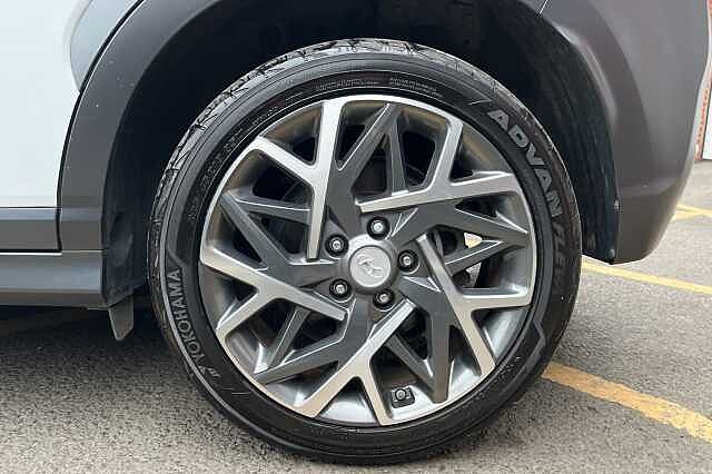 Hyundai KONA 1.6 GDi Hybrid Premium 5dr DCT White