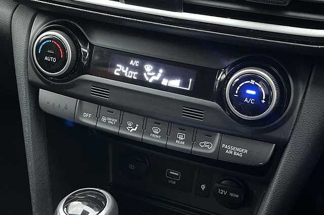 Hyundai KONA 1.6 GDi Hybrid Premium 5dr DCT White