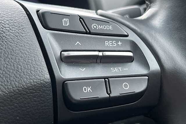 Hyundai KONA 1.6 GDi Hybrid Premium 5dr DCT White