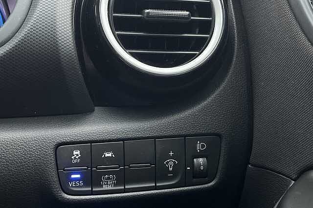 Hyundai KONA 1.6 GDi Hybrid Premium 5dr DCT White