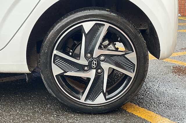 Hyundai i10 1.0 Premium 5dr [Nav]